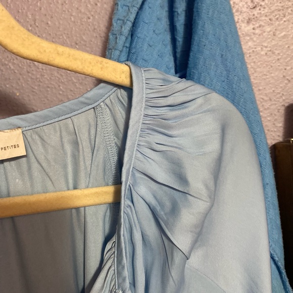 Elegant Ann Taylor boho style Blouse. Blouson sleeves. Button down neck - Picture 2 of 6